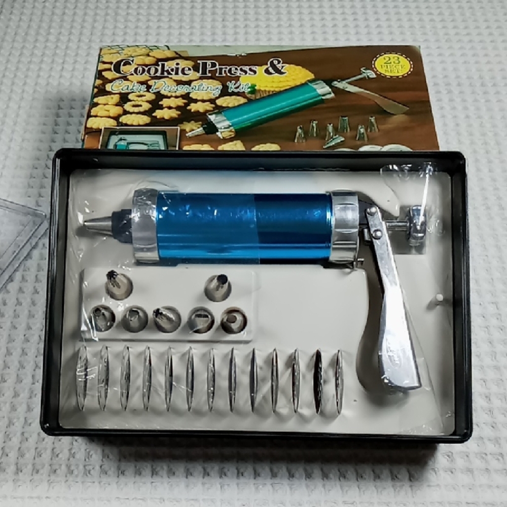 23 Piece Blue and Silver Cookie Press & Cake Decorating Set NIB